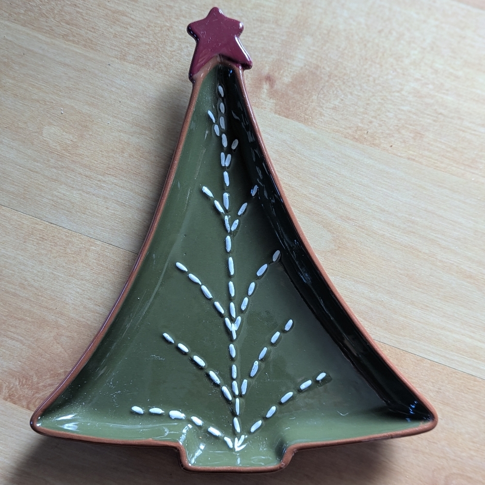 Christmas Tree Shaped Dish Green With Burgundy Star